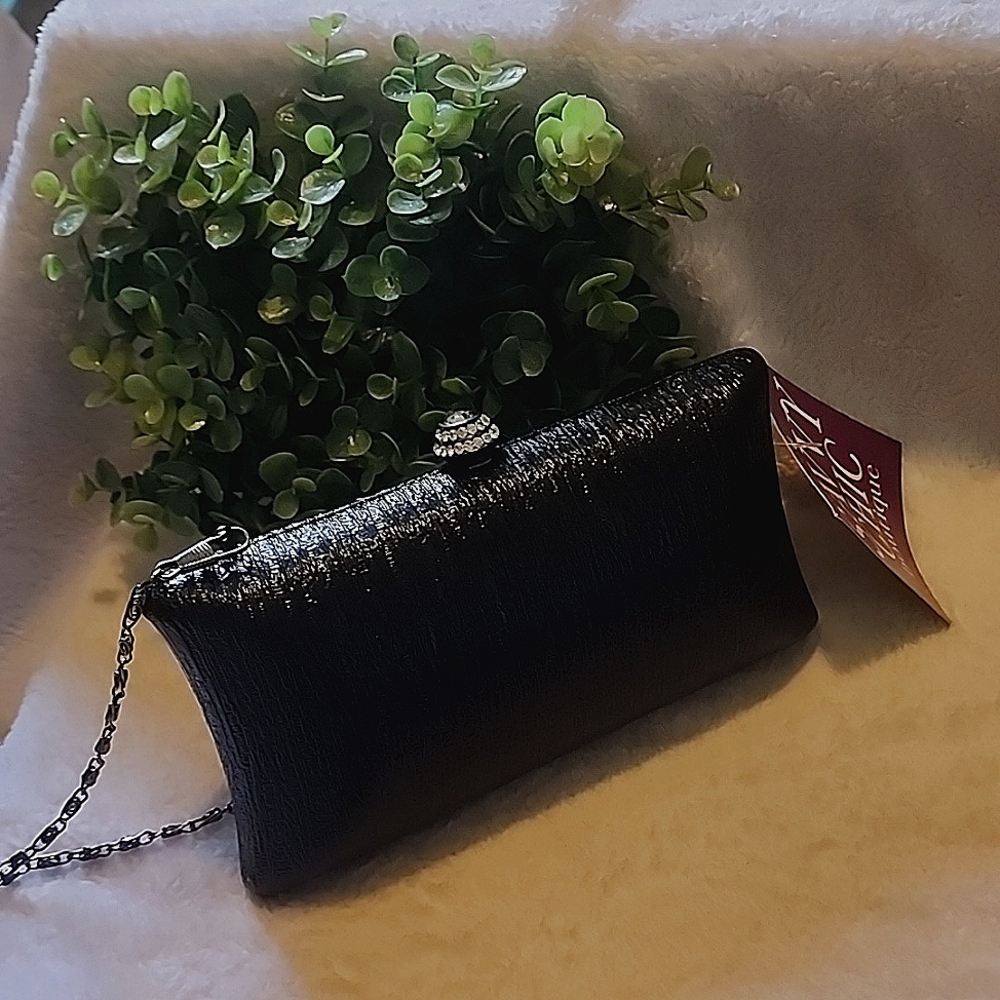 Savvy Chic Boutique Faux Leather Clutch with Faux Rhinestone Clasp NWT